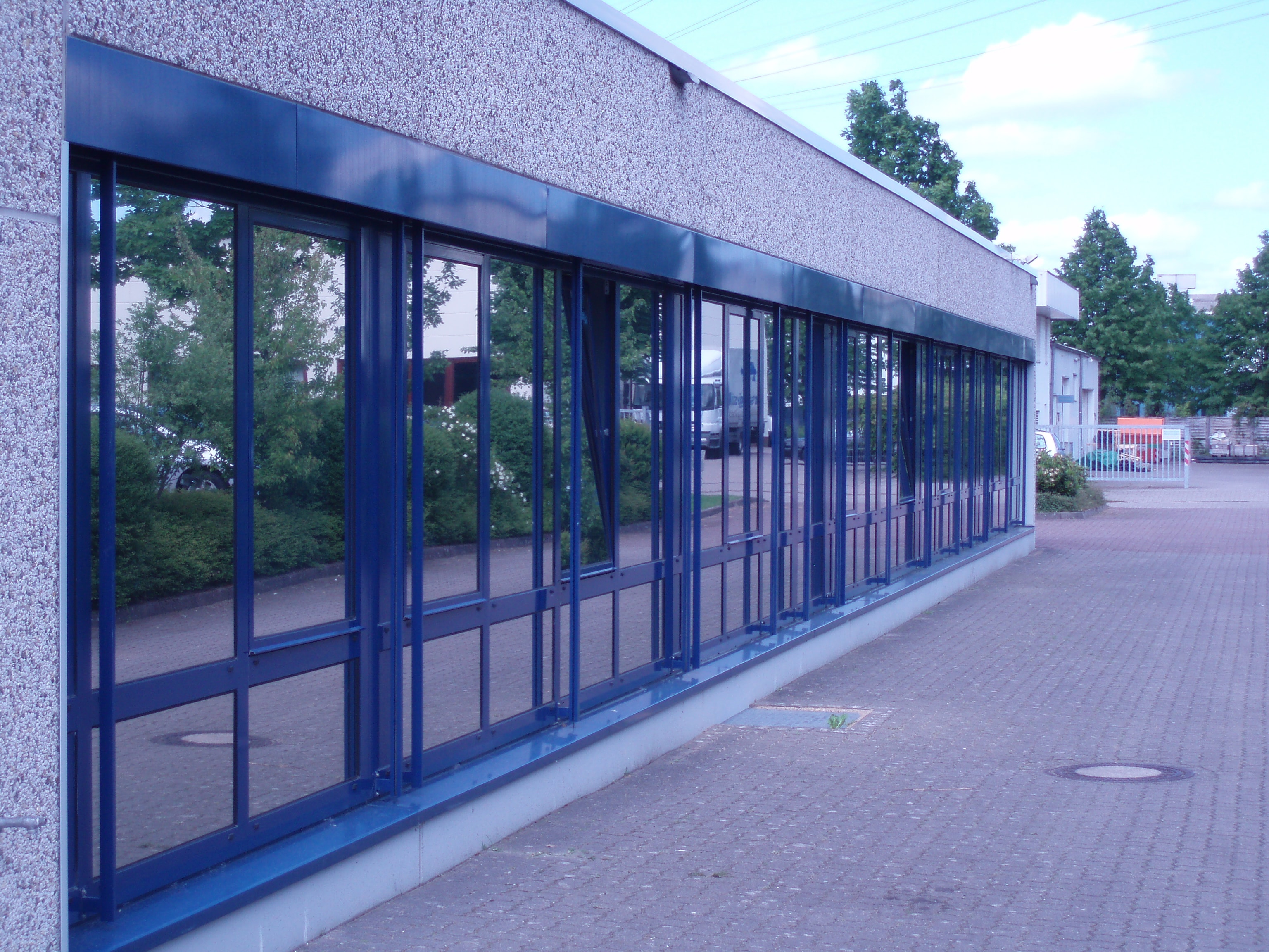 Warum ist eine Sonnenschutzfolie mit 99,5% UV-Schutz von FOLLENBERG die bessere Wahl bei Hitzeschutz!?