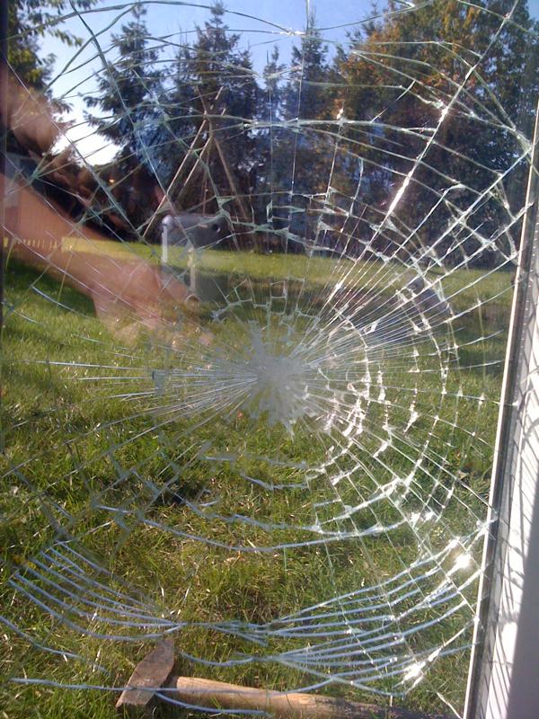 Splitterschutzfolie mit 99,5% UV-Schutz fürs Fenster! Bis zu 10 Jahre Schutzwirkung – geprüft & zertifiziert.